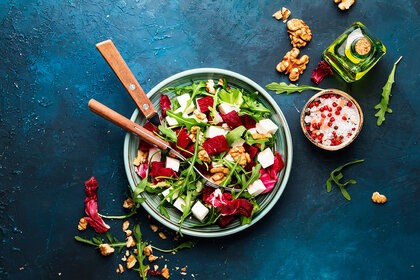 Wintersalat mit Orangen-Vinaigrette und gratiniertem Ziegenkäse